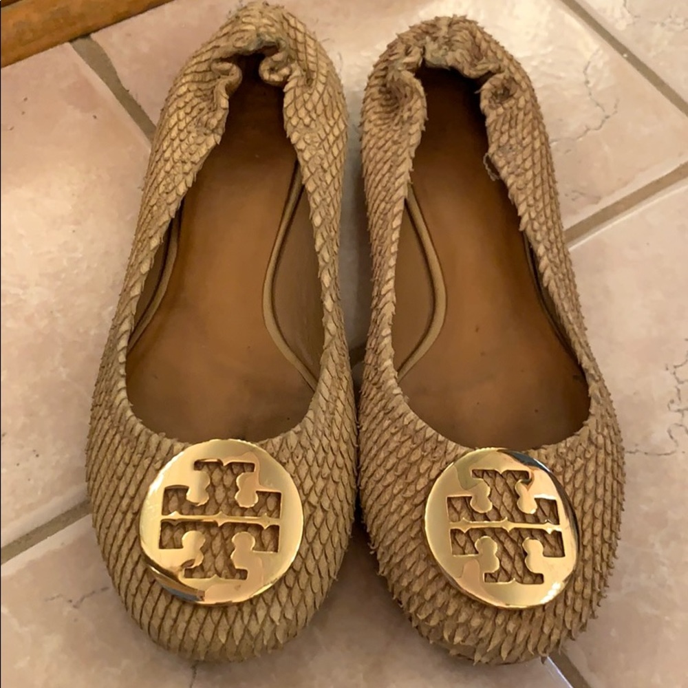 TAN WOVEN RAFFIA STYLE TORY BURCH FLATS SIZE 7.5